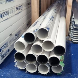 5.5m-white-round-downpipe